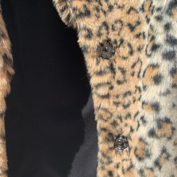 Beautiful & Fun Leopard Jacket - Picture 5 of 10